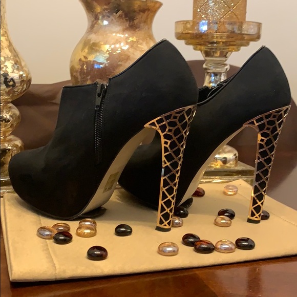 Shoes - Picture 4 of 5